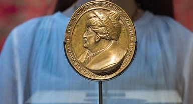 Fatih Sultan Mehmed'in Madalyonu İstanbul'a Getiriliyor