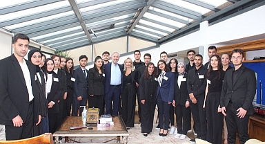 Akfen Holding Yönetim Kurulu Başkanı Hamdi Akın, TİKAV Bursiyerleri ile Bir Araya Geldi